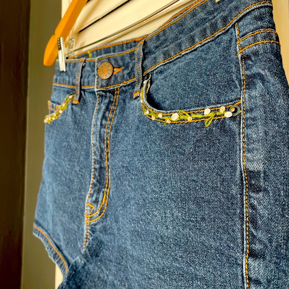UO Personalized Floral Embroidery Design Hand-Stitched. Size 28 Urban Ou…